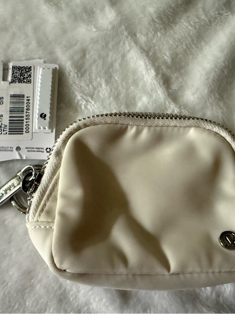 New Lululemon Light Ivory Everywhere Belt Bag Nano 4.1” x 1.4” x 3.2” nwt - Picture 4 of 8